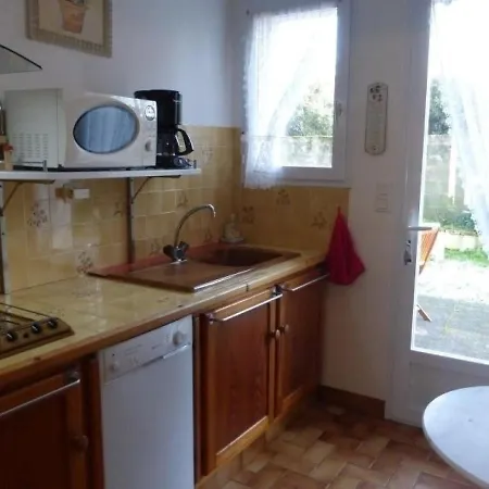 Maison A 2 Km De La Avec Terrasse, Jardin Et Garage A - Fr-1-224a-27 Holiday home *