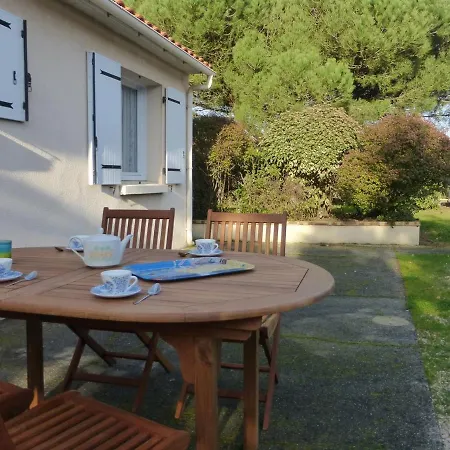 Holiday home Maison A 2 Km De La Avec Terrasse, Jardin Et Garage A - Fr-1-224a-27 Brem-Sur-Mer