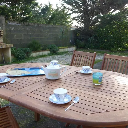 Holiday home Maison A 2 Km De La Avec Terrasse, Jardin Et Garage A - Fr-1-224a-27 Brem-Sur-Mer