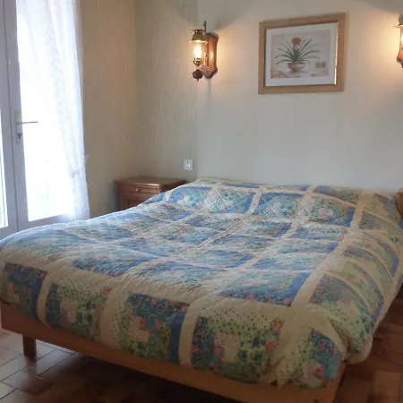 Holiday home Maison A 2 Km De La Avec Terrasse, Jardin Et Garage A - Fr-1-224a-27 *
