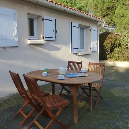 Holiday home Maison A 2 Km De La Avec Terrasse, Jardin Et Garage A - Fr-1-224a-27 *